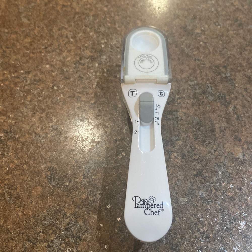 Pampered Chef adjustable measuring spoon, teaspoons, tablespoons and liquid
